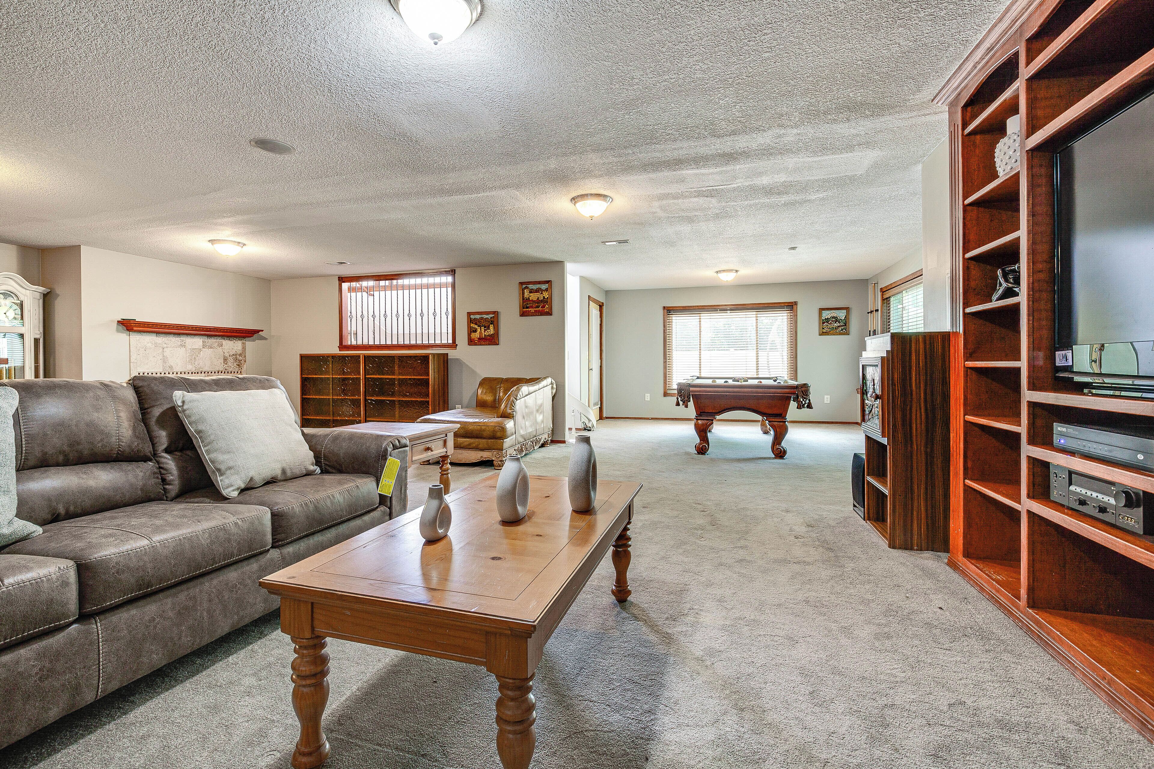 House (5 Bedrooms) | Interior