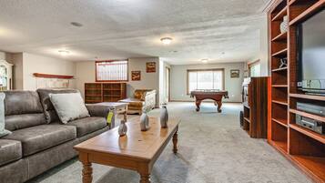 House (5 Bedrooms) | Interior