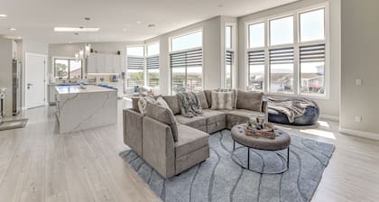 Sleek Ferndale Home w/ Ocean & Mountain Views!