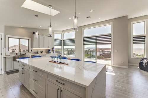 Sleek Ferndale Home w/ Ocean & Mountain Views!