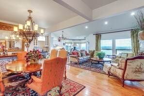 House (3 Bedrooms) | Interior - Luxe Home w/ Panoramic Greers Ferry Lake Views (Quitman)