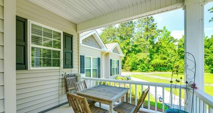Family-friendly Abbeville Home w/ Fire Pit & Games