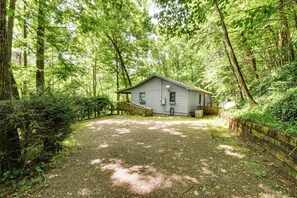 House (2 Bedrooms) | Interior - Cozy Franklin Retreat w/ Deck - 5 Mi to Downtown! (Franklin)