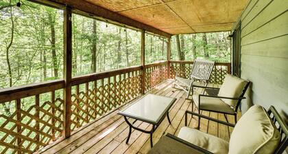 Cozy Franklin Retreat w/ Deck - 5 Mi to Downtown!