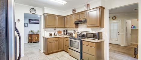 House (3 Bedrooms) | Interior