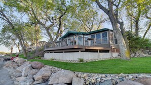 House (2 Bedrooms) | Interior - Dreamy Lake Poinsett Cabin w/ Deck, Dock & Views! (Arlington)