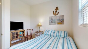 3 bedrooms, free WiFi - Gordeaux's Place: 3  BR, 2  BA House in Crystal Beach, Sleeps 8 (Bolivar Peninsula)