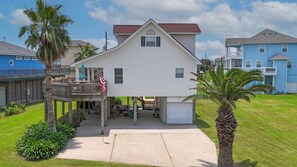 Exterior - Gordeaux's Place: 3  BR, 2  BA House in Crystal Beach, Sleeps 8 (Bolivar Peninsula)