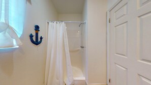 Shower - Gordeaux's Place: 3  BR, 2  BA House in Crystal Beach, Sleeps 8 (Bolivar Peninsula)