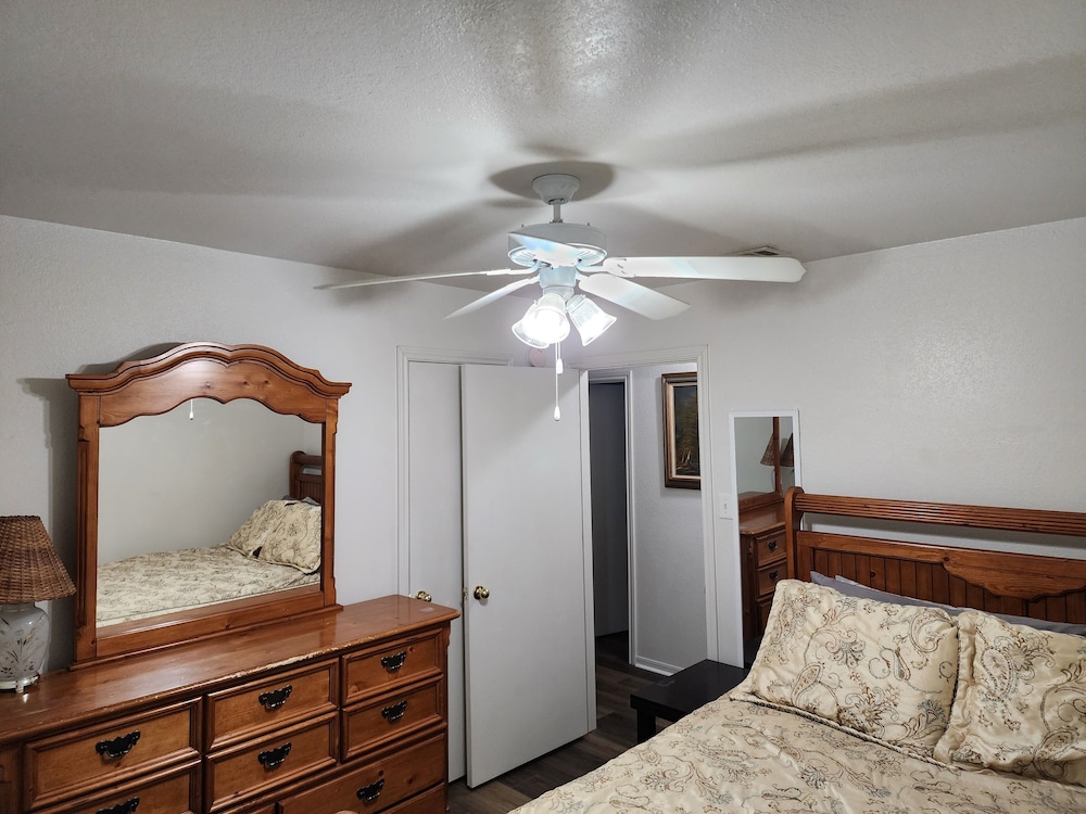 3 Bedroom Duplex House - Fully Furnished all bills paid unit - Harker