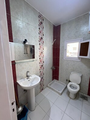 Comfort-Apartment, Balkon, Stadtblick | Badezimmer