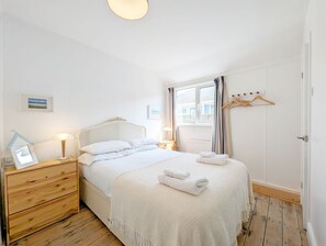 4 dormitoris, planxa i posts de planxar, wifi i roba de llit 