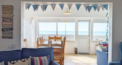 Seaspray - Pagham - a family house that sleeps 7 guests in 4 bedrooms