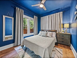 3 sovrum, skrivbord, gratis wi-fi och sängkläder