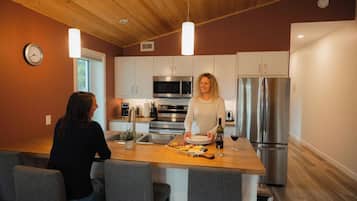 Mikrowelle, Ofen, GeschirrspĂŒler, Wasserkocher