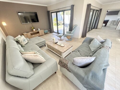 Coastal Epping Escape - New Home & Self Contained Unit in Moonta Bay