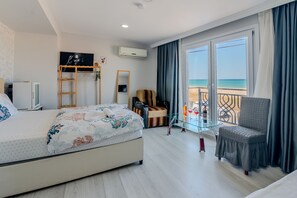 Bộ đồ giường cao cấp, chăn bông, minibar, phòng cách âm 