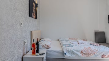 Premium bedding, down comforters, minibar, soundproofing