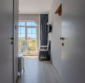 1 bedroom, premium bedding, down duvets, minibar