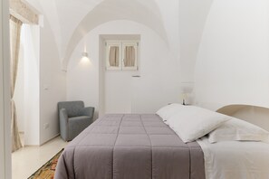 1 slaapkamer, een strijkplank/strijkijzer, gratis wifi, beddengoed