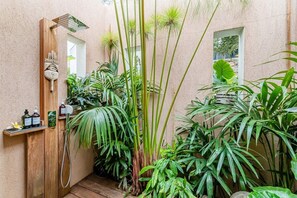 Property grounds - Nouveau "côté Mer" Villa D'exception, vue Mer, Piscine, à 4mn de la Plage (Carqueiranne)