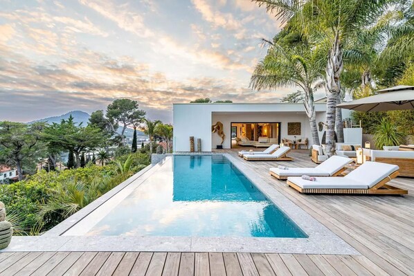 Outdoor pool, a heated pool - Nouveau "côté Mer" Villa D'exception, vue Mer, Piscine, à 4mn de la Plage (Carqueiranne)