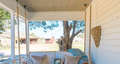 The Dillan House - Round Top Texas