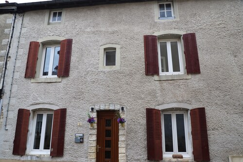 NICE LITTLE HOUSE listed village with castle ruins and beautiful church