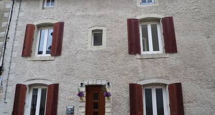 NICE LITTLE HOUSE listed village with castle ruins and beautiful church