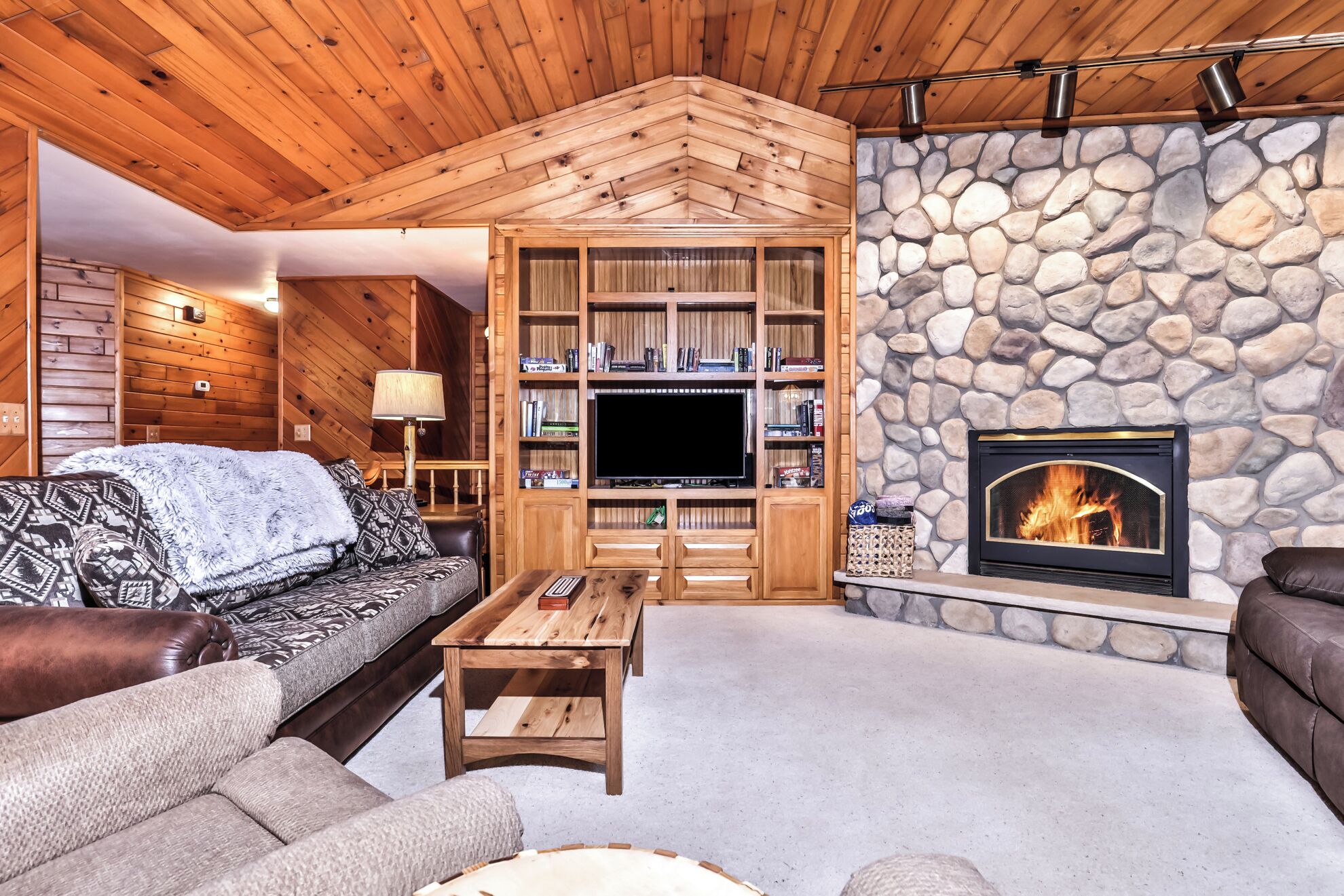 NEW! 3 Bedroom home on Three Lakes Chain of Lakes!