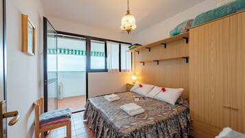 1 bedroom, free WiFi, bed sheets