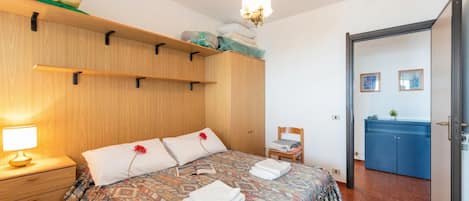 Appartement Standard, plusieurs chambres (Acqua Marina 800m from the sea) | 1 chambre, Wi-Fi gratuit, draps fournis