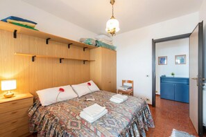Appartement Standard, plusieurs chambres (Acqua Marina 800m from the sea) | 1 chambre, Wi-Fi gratuit, draps fournis