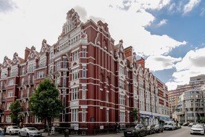Exterior - Superb Apartments opp Edgware Rd Station (London)