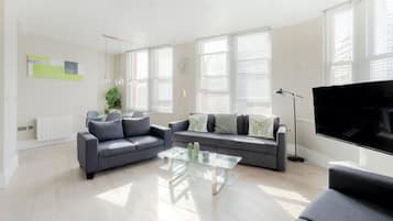 Apartment, Ensuite, City View | Lounge