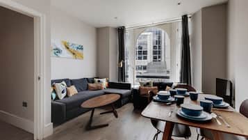 Apartment, Ensuite | Lounge
