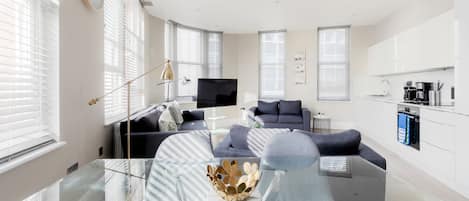 Apartment, Ensuite, City View | Lounge