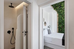 Villa, Meerblick | Wohnbereich | 40-Zoll-Flachbildfernseher mit Satellitenempfang, Fernseher