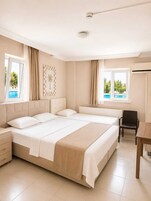 Habitación triple familiar | Wifi gratis y ropa de cama