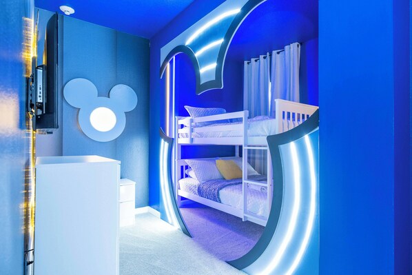 6 habitaciones, tabla de planchar con plancha, wifi y ropa de cama 