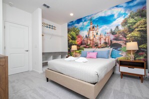 6 bedrooms, iron/ironing board, WiFi, bed sheets