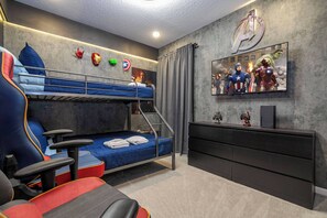 8 quartos, ferros/tábuas de passar roupa, Wi-Fi, roupa de cama