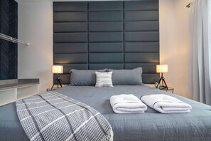 8 bedrooms, iron/ironing board, WiFi, bed sheets - 6139PG-The Best Home and Location Near Disney (Orlando)