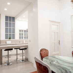 2 bedrooms, Internet - Purple Rain Elegant 2 Bedroom in Recoleta (Buenos Aires)