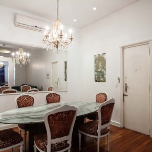 2 bedrooms, Internet - Purple Rain Elegant 2 Bedroom in Recoleta (Buenos Aires)