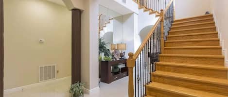 Townhome, Multiple Beds, Patio, Pool View (Villas House Bayview) | Interior