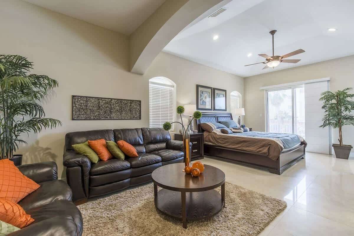 Townhouse, flere senger, terrasse, bassengutsikt (Villas House Bayview) | 3 soverom, individuelt dekorert, individuelt innredet og skrivebord