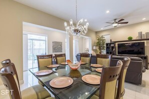 Townhome, Multiple Beds, Patio, Pool View (Villas House Bayview) | Dining
