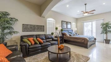 Stadtwohnung, Mehrere Betten, Terrasse, Poolblick (Villas House Bayview) | 3 Schlafzimmer, individuell dekoriert, individuell eingerichtet