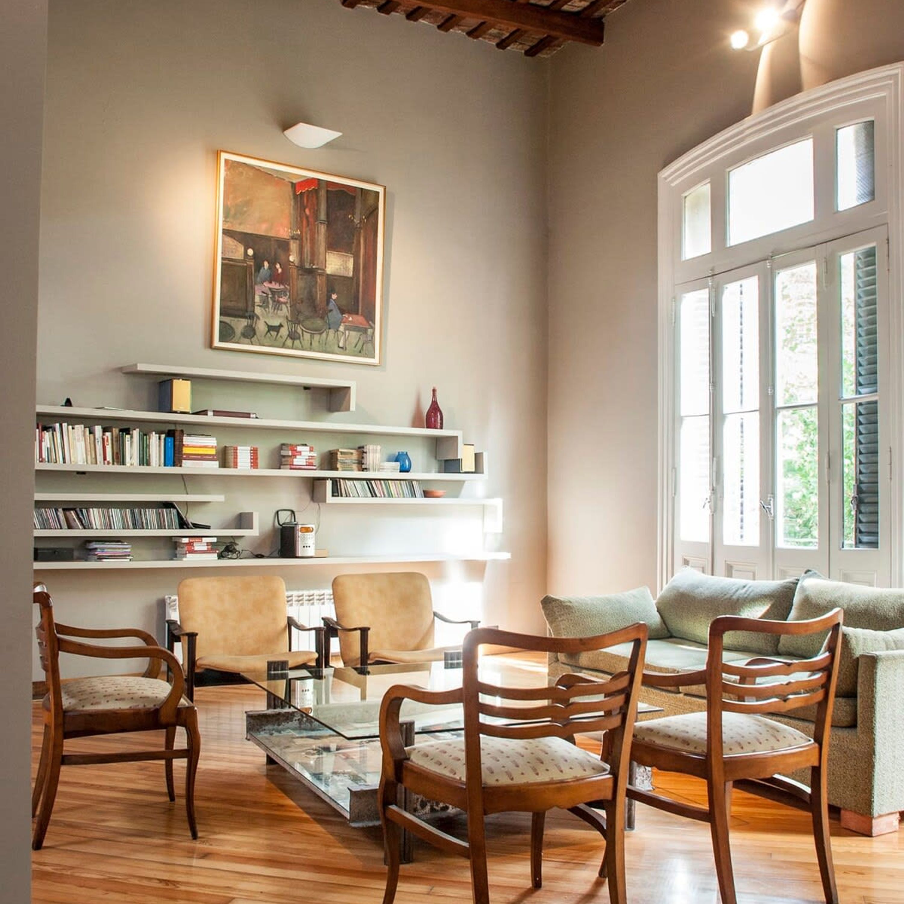 2 عدّة غرف نوم ومكتب وخدمة الإنترنت